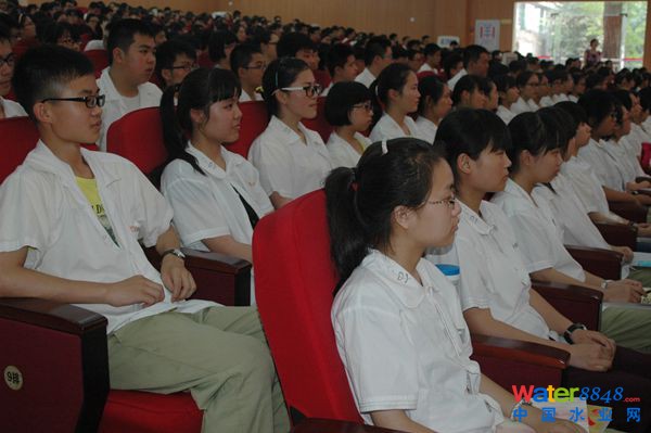 清華大學(xué)環(huán)境學(xué)院副院長左劍惡教授回母校講學(xué)