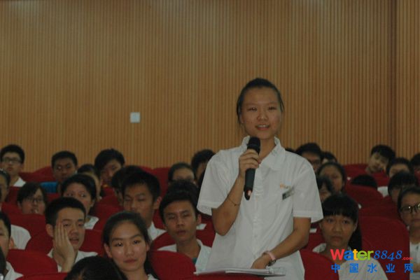 清華大學(xué)環(huán)境學(xué)院副院長左劍惡教授回母校講學(xué)