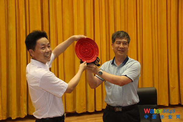 清華大學(xué)環(huán)境學(xué)院副院長左劍惡教授回母校講學(xué)