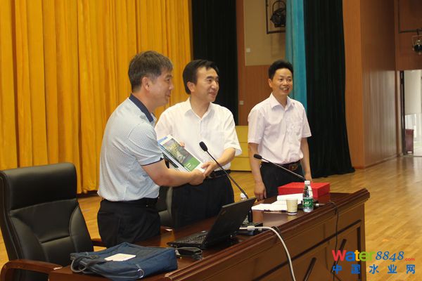 清華大學(xué)環(huán)境學(xué)院副院長左劍惡教授回母校講學(xué)